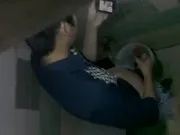 แอบถ่ายคนชักว่าวในห้องน้ำห้างเปิดคลิปโป๊ดูในโทรศัทพ์แล้วชักว่าวไปด้วยท่าจะทนเงี่ยนไม่ไหว