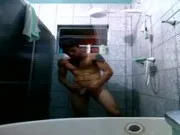 เห็นควยผู้ชายคนนี้แล้วเสียวรูตูดเลยอ่ะหล่อควยใหญ่ยาวสักลายน่ากินมากๆขนาดยังไม่แข็งนะเนี้ยอาบน้ำถ่ายค